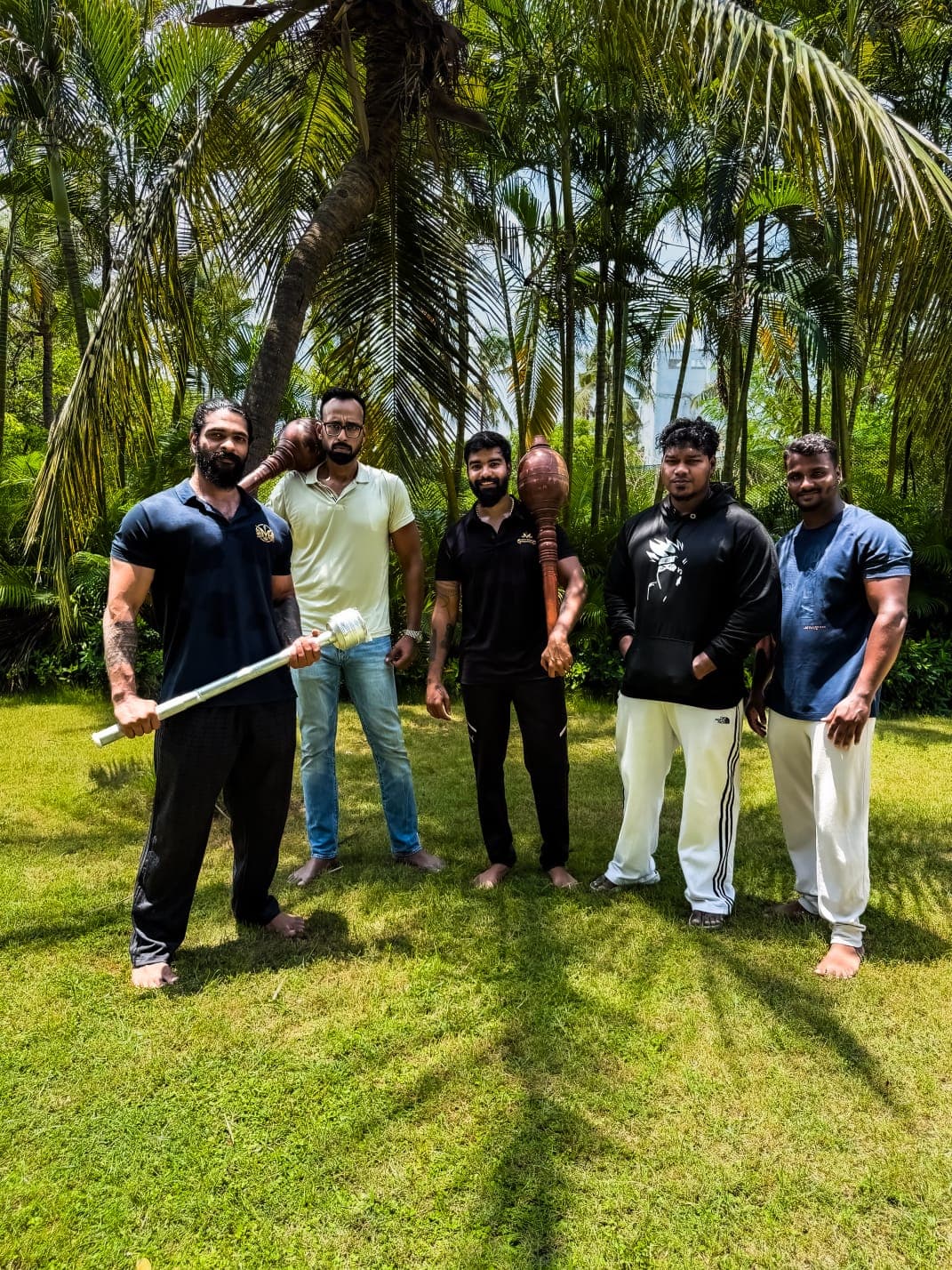 Kettlebell training with controlled technique at a Wildflow Thamizhan session